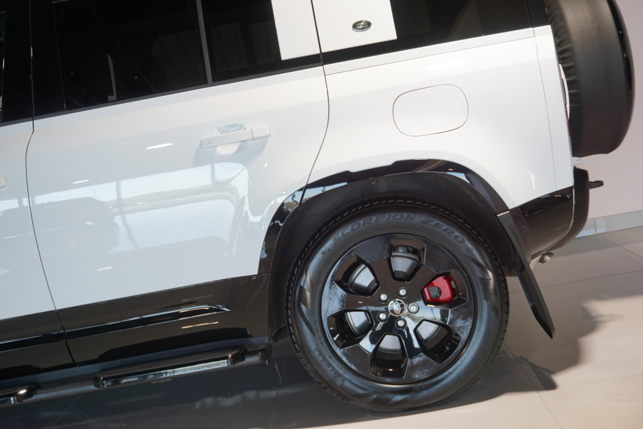 Land Rover Defender 110 2.0 P400e 15.4kWh X-Dynamic HSE SUV 5dr Petrol Plug-in Hybrid Auto 4WD Euro 6 (s/s) (404 ps)